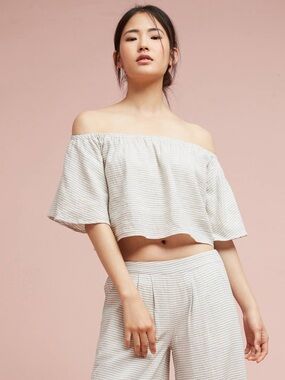 Off-Shoulder Stripe Crop Top in Light Gray